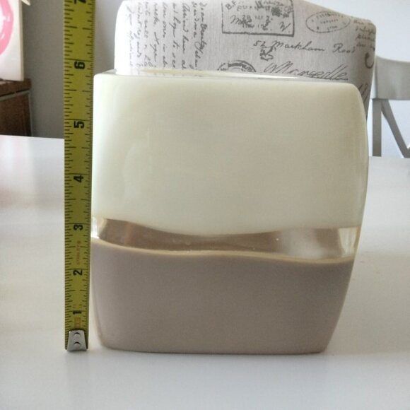 Square Resin Tissue Box Cover Cream Glossy Finish - Picture 5 of 9